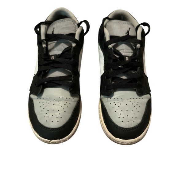 NIKE AIR JORDAN 1 RETRO LOW SMOKE GREY Sneakers - Picture 3 of 8